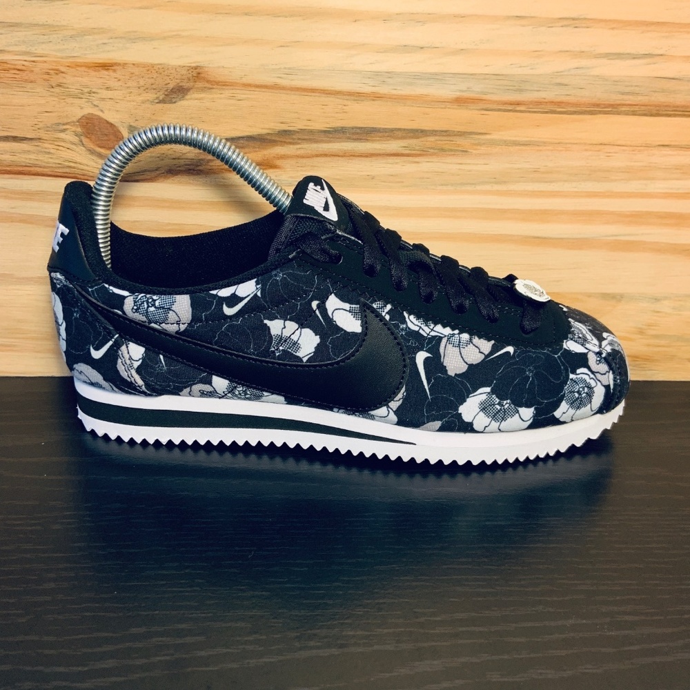 New Nike Classic Cortez LX Black White Floral - Picture 2 of 8